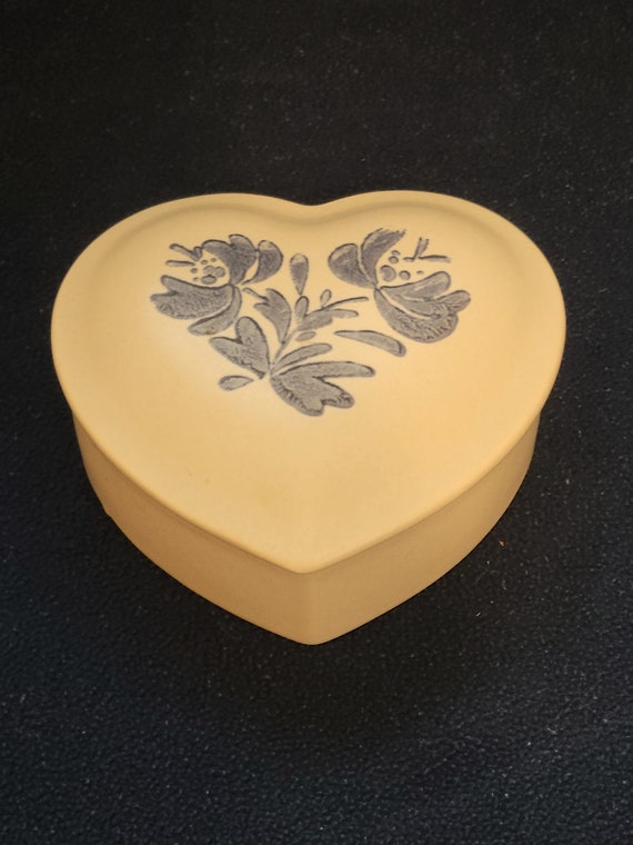 Pfaltzgraff Yorktowne Heart-Shaped Box