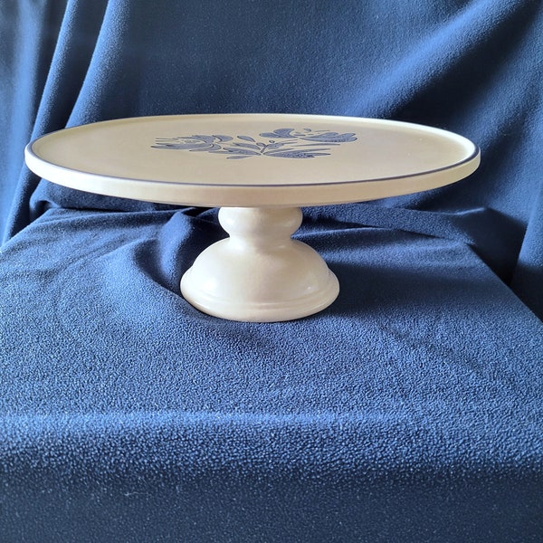 Pfaltzgraff Yorktowne 11" Pedestal Cake Plate/Stand