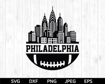 Puede incluir: Silueta en blanco y negro del horizonte de Filadelfia con la palabra "PHILADELPHIA" en una pancarta negra sobre un balón de fútbol blanco y negro.