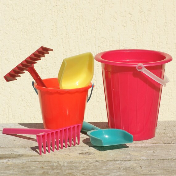 plastic sand buckets