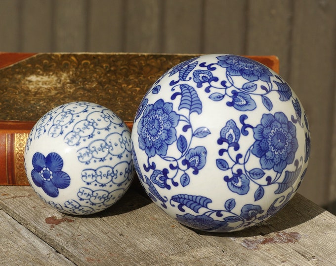 Chinese Porcelain Balls in Blue and White, Carpet Balls, Flowers Floral