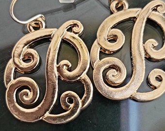 Monogram initial Earrings Gold- P
