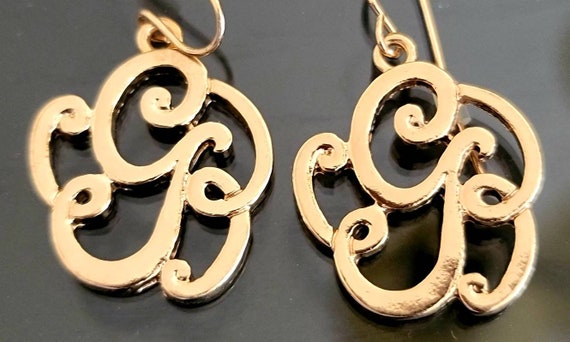Monogram initial Earrings Gold- G - image 1