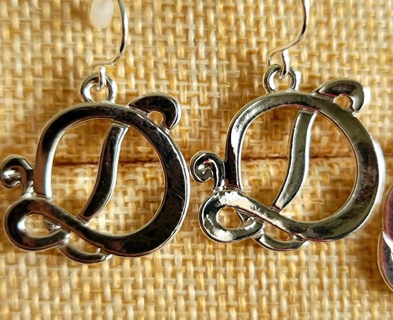 Monogram initial earrings D Gem