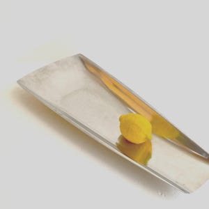 Mid Century Modern GENSE Sweden Triangular Stainless Serving Plate for Viners Royal Swedish Collection. 1960&#39;s Vintage Scandinavian Platter.