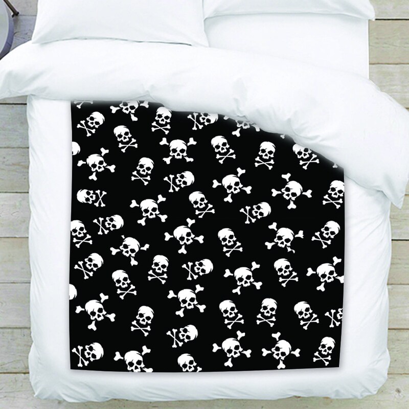 Thunder Piston Skull Blanket