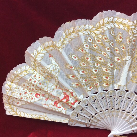 white hand held fans