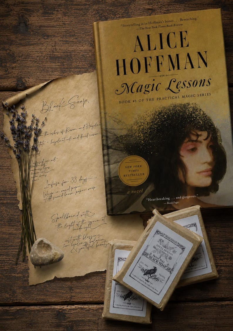 Praktische Magie Zwarte Zeep | Botanische Schoonheidszeep Geïnspireerd door het Grimoire van de familie Owens | Handgemaakte Kruidenzeep Cadeau afbeelding 2