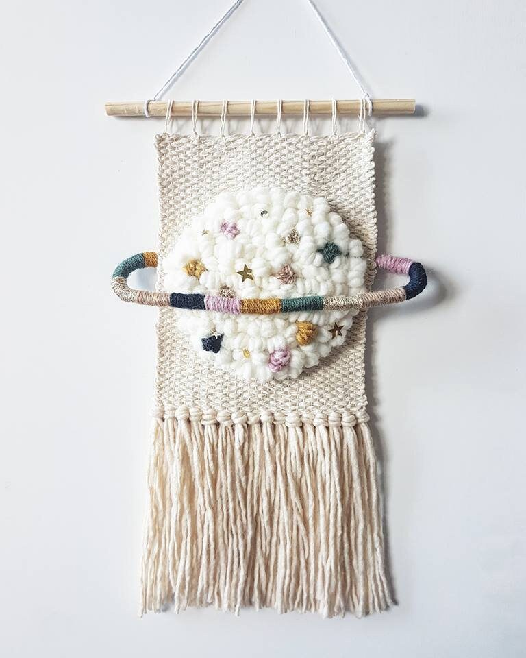 Planète avec Bague Original Tissé à La Main Wallhanging Enfants Espace Crèche Tapisserie Bébé