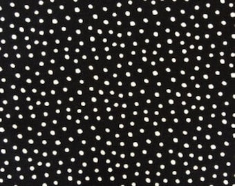 100/% Cotton Fabric Makower Monochrome Hand Drawn Style Polka Dot Spots