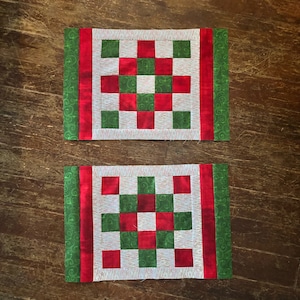 Holly Jolly Placemats Pattern PDF by Simpson Designs Studio, Digital Pattern