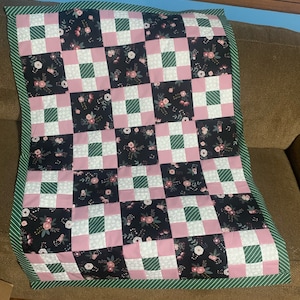 Easy Squares Quilt Pattern PDF by Simpson Designs Studio, Digital Pattern