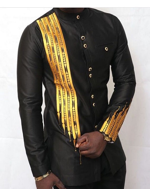 Chemise à manches longues pour hommes noir et or avec bandes brodées  Vêtements africains -  France