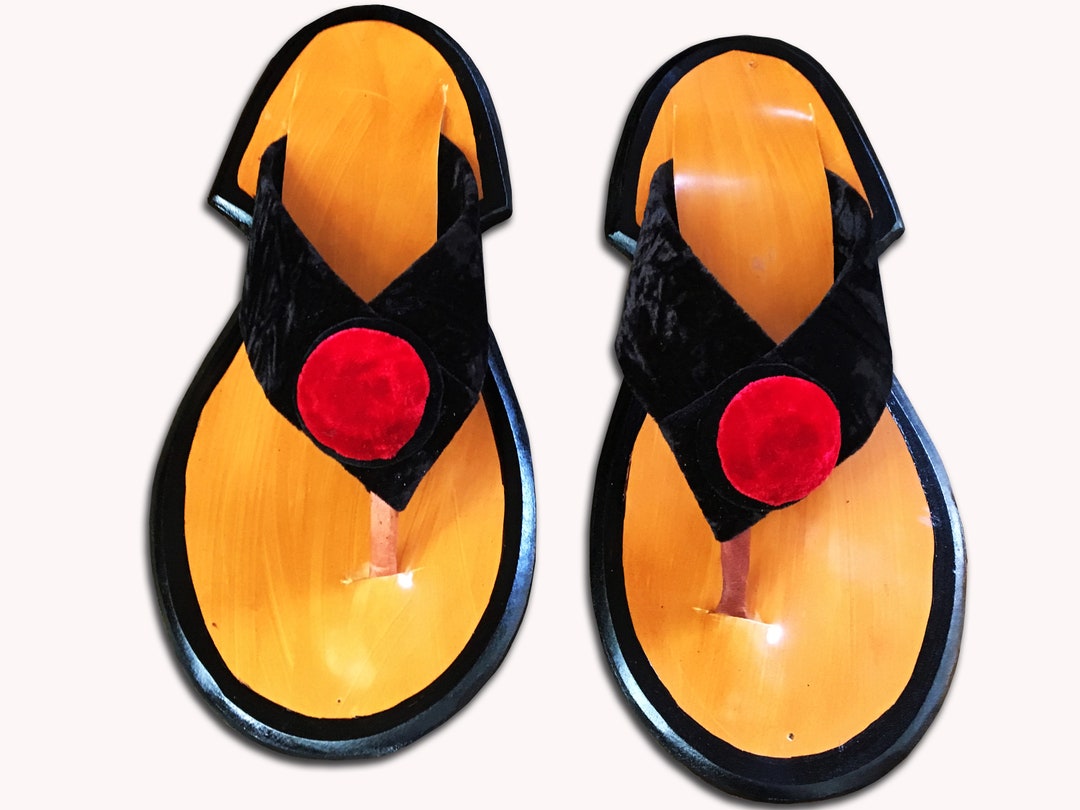 Traditional Red and Black Velvet Leather Handmade Slippers  display picture 1
