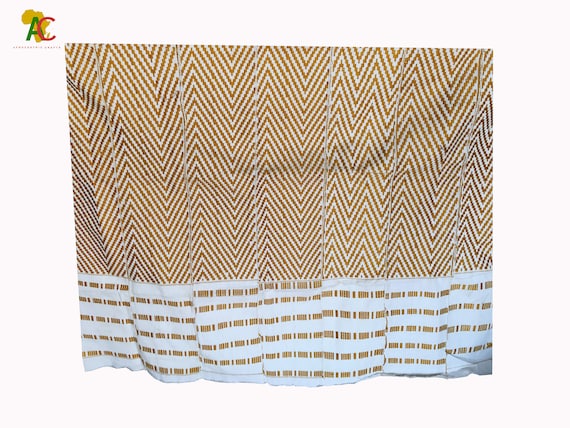 Or & blanc Kente tissé à la main en tissu Ashanti du Ghana Kente africain Textiles 6 yards | Léger
Or & blanc Kente tissé tissé tissé à la main en tissu Ashanti du Ghana Kente africain Textiles 6 yards | Léger
2f0f8d