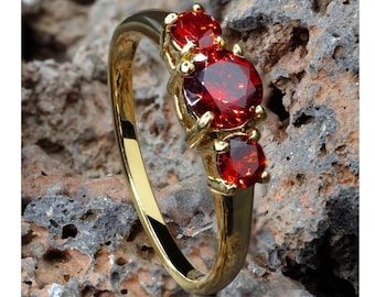 Robijnrode titaniumring, gele gouden ring, solitaire CZ-ring, jubileumring, verloving, titanium damesring, instelling met drie edelstenen
