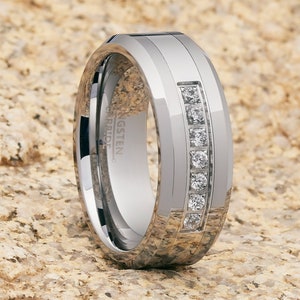 Alianza de boda de tungsteno y plata: anillo de circonitas biseladas de 8 mm