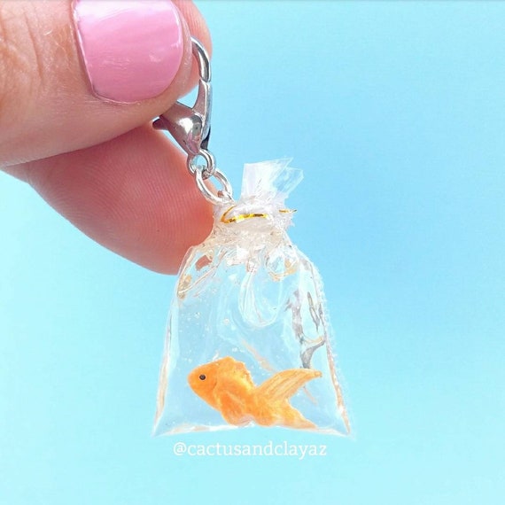 louis vuitton womens keychain