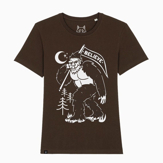 Bigfoot Moon Sasquatch T Shirt - I Believe In Bigfoot Tee Bigfoot Moon Sasquatch T Shirt - I Believe In Bigfoot Tee