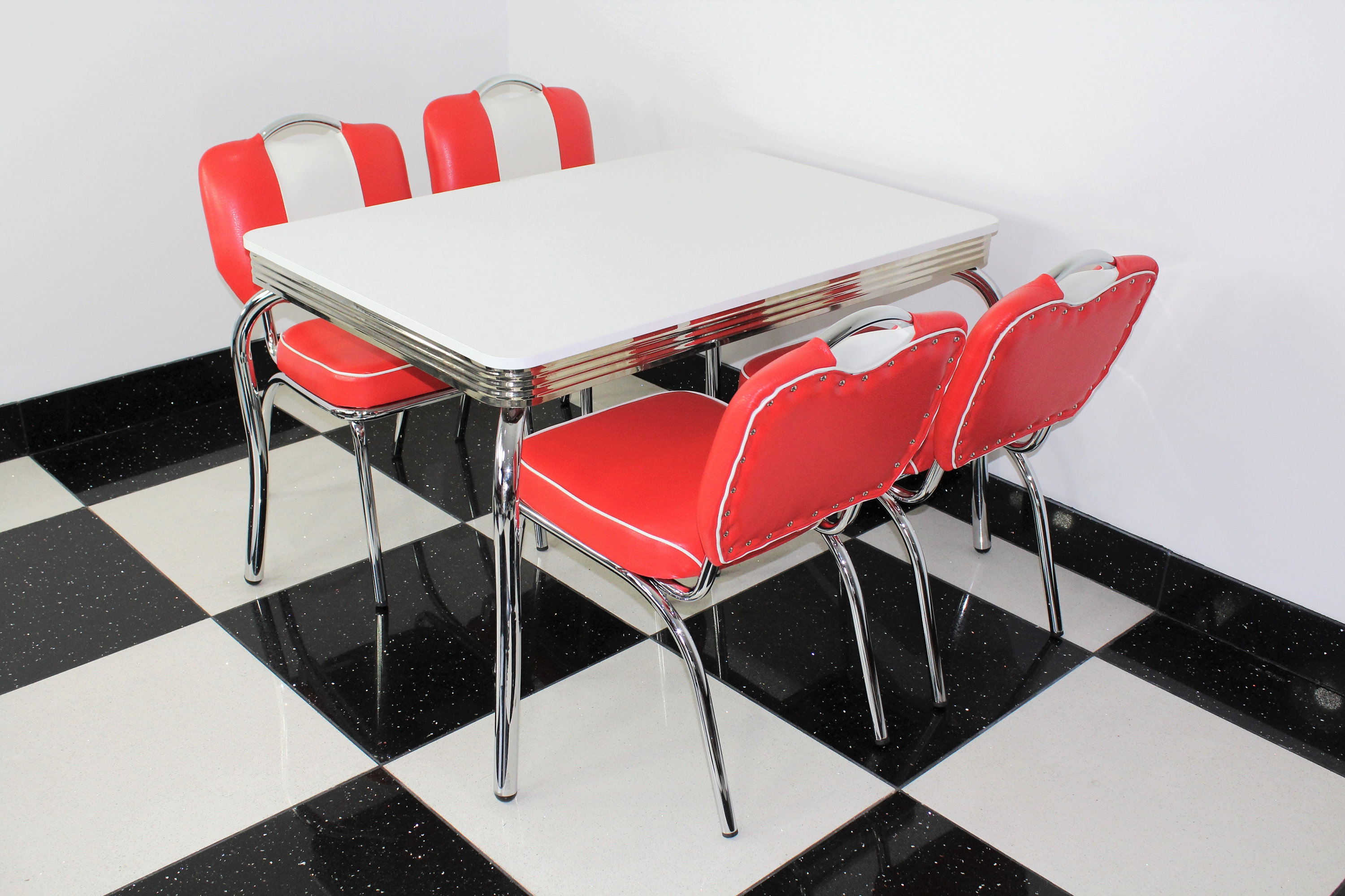 American Diner Furniture 50s Style Retro White 4 Legged Table and 4 Red