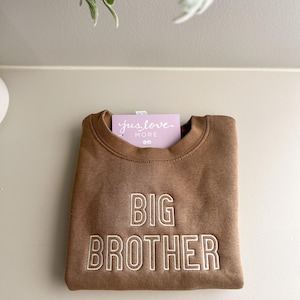Sudadera bordada con anuncio de bebé del Club Gran Hermano