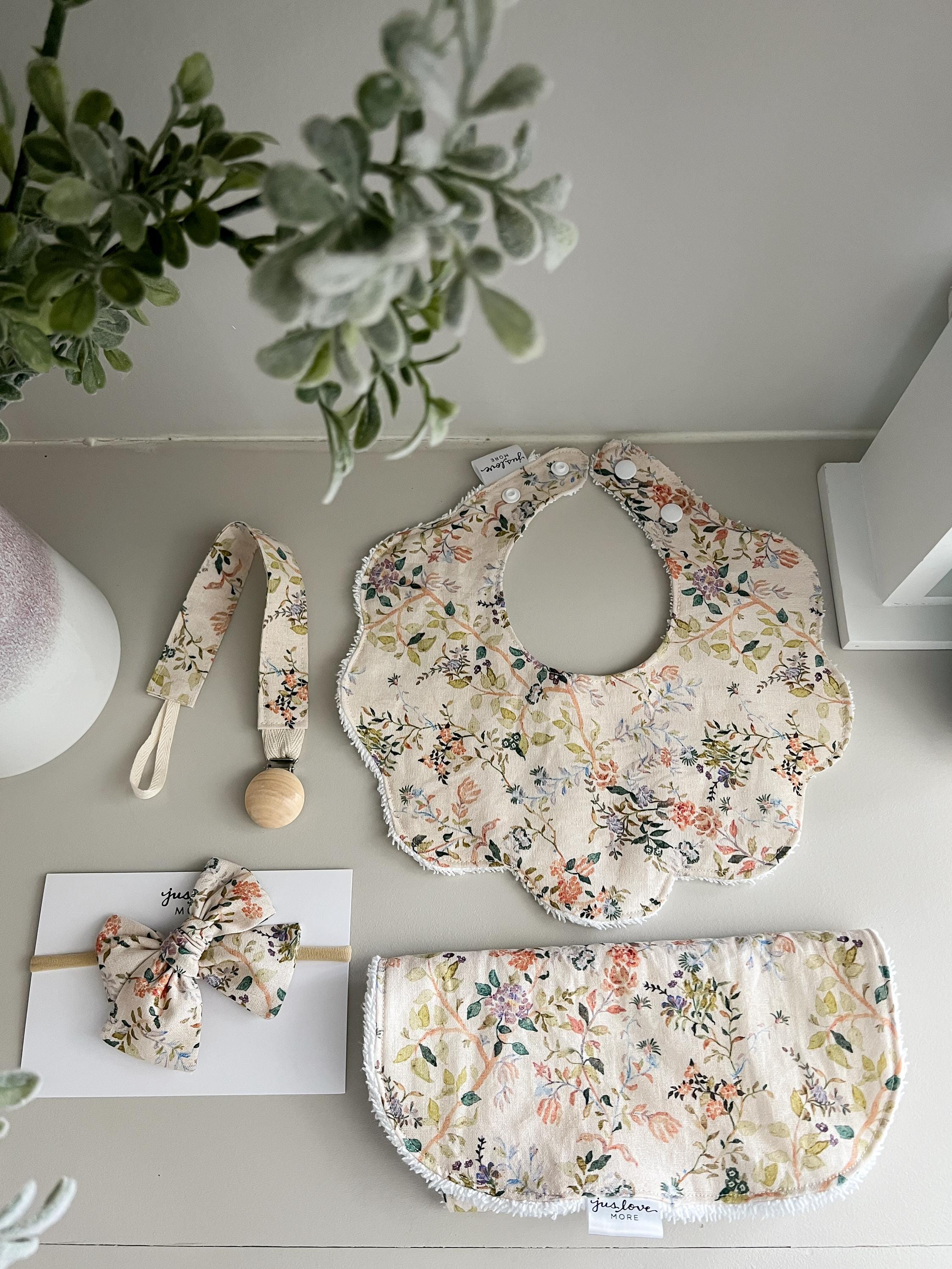 READY TO SHIP - Baby Girl Gift Set - Baby Bib, Burp Cloth Set - Floral Burp Cloth - Floral Snap Bib - Bow and Paci Clip Gift Set