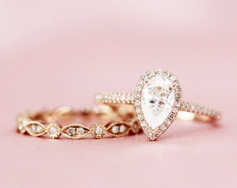 Charles & Colvard Forever One モアッサナイトリング 5 x 8 mm ペアカット エンゲージリングセット ハローダイヤモンドリング 14K ローズゴールド ウェディングリング ブライダルセット