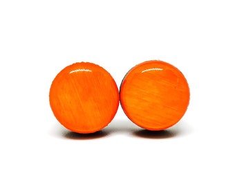 Neon Orange Ohrstecker | 10 mm Holz & Harz Ohrringe | Minimalistisch Schlicht Klein | Mädchen Geschenk Frauen Geschenk | Stahlpfosten für empfindliche Ohren