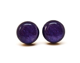 Pendientes de botón de brillo púrpura / Pendientes de madera y resina de 10 mm / Minimalista Simple Pequeño / Regalo de niña Regalo de mujer / Postes de acero para orejas sensibles