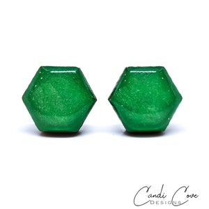Jade Grün Hexagon Ohrringe | Farbe Dot Ohrstecker | Harz Ohrringe | Ohrringe für jeden Tag | Kleine Ohrstecker | Bunte Ohrringe | Kreis Ohrstecker