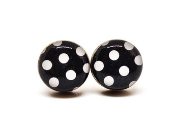 Zwart-wit Polka Dot Oorknopjes | 10 mm hout- en harsnoppen | Mod Retro oorbellen | Jaren '50 Stijl Studs | Stalen palen voor gevoelige oren