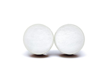 Witte oorknopjes | 10 mm hout- en harsoorbellen | Eenvoudige witte oorknopjes | Retro-oorknopjes | Roestvrij staal voor gevoelige oren