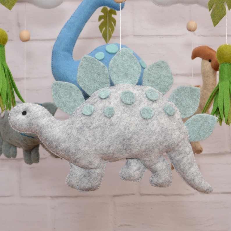 Mobile pour bébé. Mobile bébé dinosaure. Mobile Dino pour berceau. Dinosaure décoratif pour chambre d'enfant. Dinosaure mobile pour berceau. Décoration de chambre de dinosaure. Crèche à décor de dinosaure. image 5