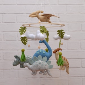 Mobile pour bébé. Mobile bébé dinosaure. Mobile Dino pour berceau. Dinosaure décoratif pour chambre d'enfant. Dinosaure mobile pour berceau. Décoration de chambre de dinosaure. Crèche à décor de dinosaure. image 1