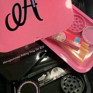 Vassoio per rollare monogrammato e set di macina