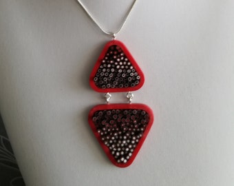 Pendent relief necklace