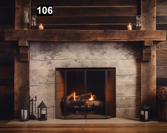 Può includere: Un camino rustico con un'architrave in legno e una cornice in pietra. Il fuoco è acceso e la stanza è decorata con candele e lanterne. Il muro è fatto di assi di legno. Il numero "106" è visibile in alto a sinistra.