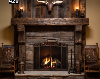 Puede incluir: Una chimenea rústica con fachada de piedra, repisa de madera y una cabeza de ciervo decorativa. La chimenea tiene una pantalla metálica y un fuego encendido. Dos sillas flanquean la chimenea y el texto "420" está en la esquina superior izquierda.