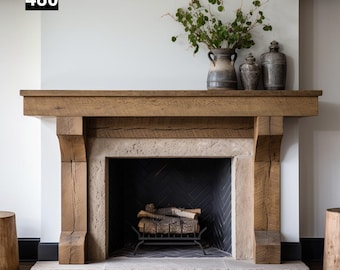Può includere: Un camino rustico con un caminetto in legno e una cornice in pietra. Il camino presenta un interno nero con un motivo a spina di pesce e una griglia metallica che contiene legna da ardere. Vasi decorativi e piante sono sul caminetto. Il numero "480" è nell'angolo in alto a sinistra.