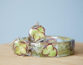 Resin flower jewelry set, Real flower resin bracelet and earrings, Christmas gift ideas for mom