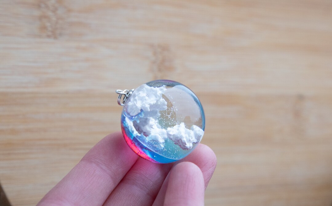 Resin cloud necklace Clearance