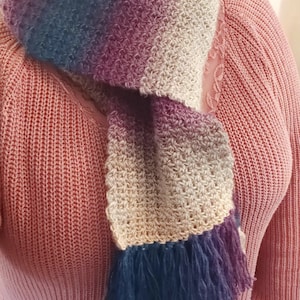 Women&#39;s scarf