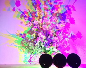 Juego de luces RGB (CMY) portátiles. (Se requieren 3 juegos de 3 pilas AAA por separado).