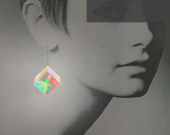 Niji cube earring _ single! _ size 2cm x 2cm x 2cm _ weight 10g _ pattern "dichroic" , "prism" , "dichroic prism"