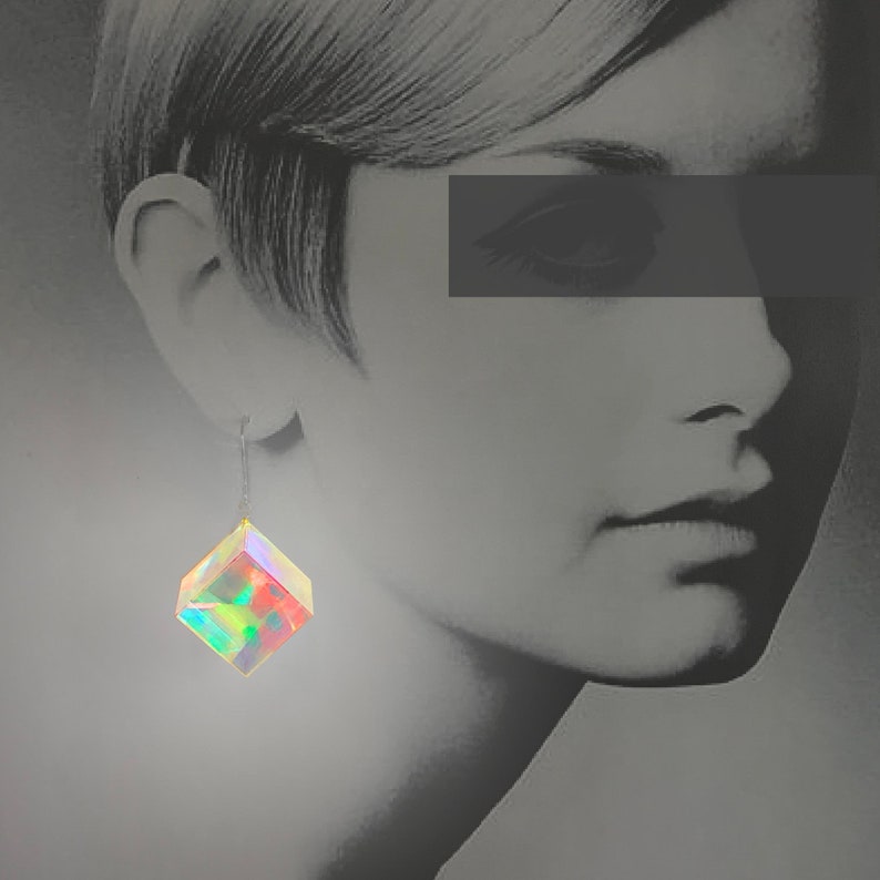 Niji cube earring _ single _ size 2cm x 2cm x 2cm _ weight 10g _ pattern dichroic , prism , dichroic prism image 1