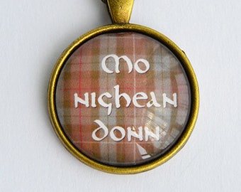Gaelic Quote (Mo Nighean Donn) on Scottish Tartan (Fraser colors) Photo Glass Pendant Necklace - Sassenach Jewelry - Outlander inspired