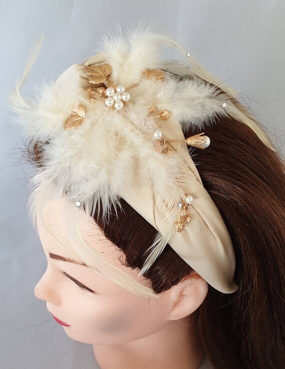 Beige Padded Knot Headband Gold Faux Pearl Feather Flower  display picture 2
