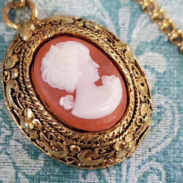 Vintage 1980's GRAZIANO Ornate Cameo Pendant Necklace Gold Plated