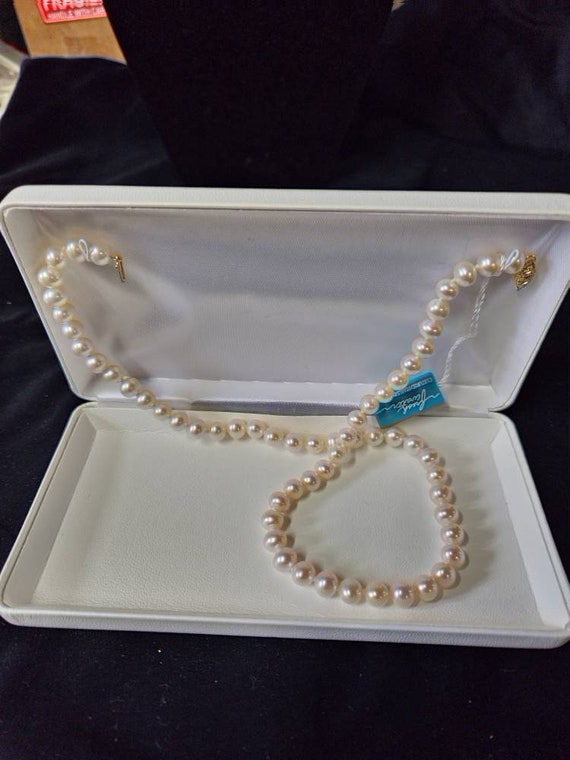 Gorgeous Lustrous Cultured Pearl Mecklace 10K with