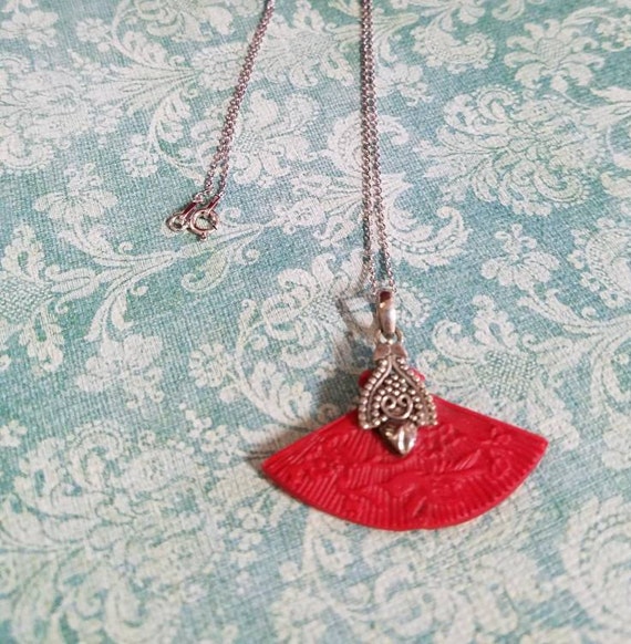 1930/40s Art Deco Cinnabar Fan Necklace